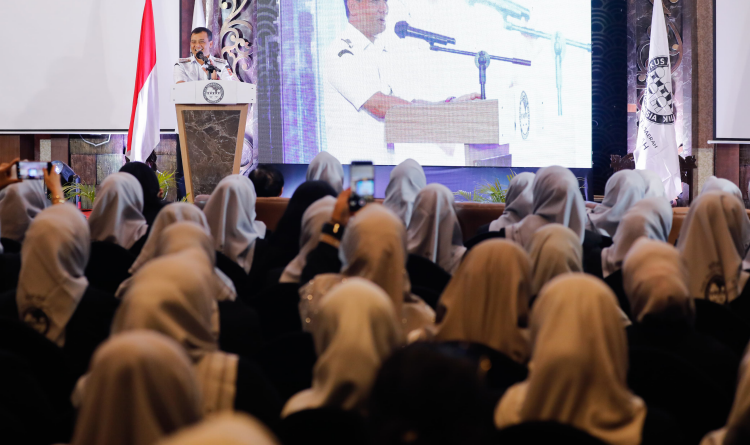 Gubernur: Komitmen Pemberdayaan Perempuan Jateng Melalui Program Kecamatan Berdaya Gubernur: Komitmen Pemberdayaan Perempuan Jateng Melalui Program Kecamatan Berdaya