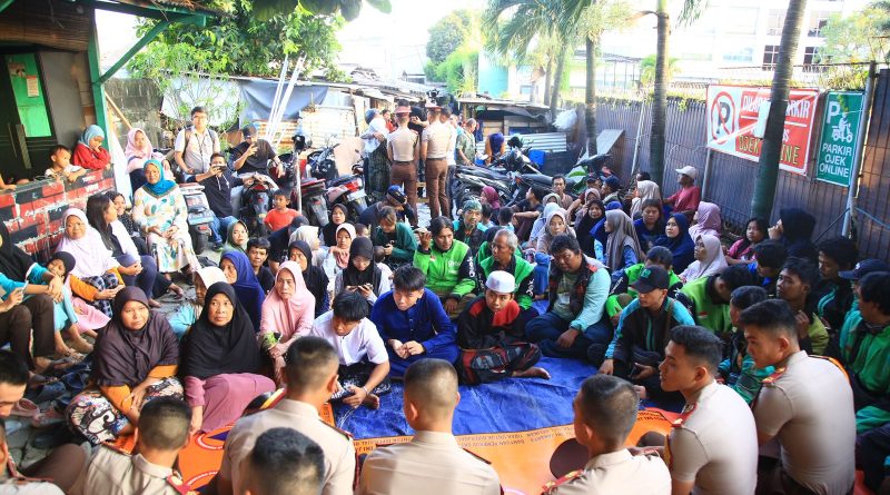 Taruna Akpol Sosialisasi Mudik Aman dan Layanan Call Center 110