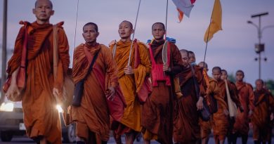Pertama Kali dalam Sejarah! 55 Bhikkhu Thudong Bakal Lintasi Solo, Ada Kirab Akbar Rayakan Waisak