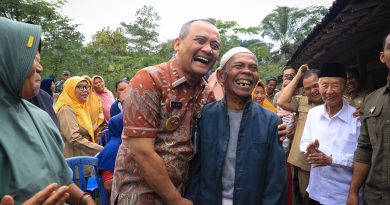 Gubernur Ahmad Luthfi Bersama Warga, Penuh Canda, Tawa dan Kekeluargaan