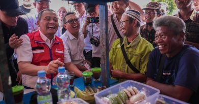 Ahmad Luthfi Serap Aspirasi Sambil Ngopi di Angkringan
