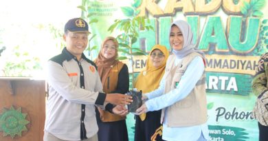 Pemuda Muhammadiyah Surakarta Tanam 94 Pohon di Bantaran Bengawan Solo