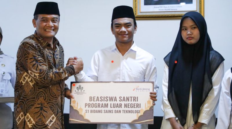 Berkat Beasiswa Pemprov Jateng, Santri Ini Bisa Kuliah di Kedokteran Gigi
