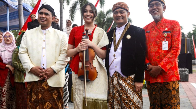 Suara Emas Cicit Keponakan WR Soepratman Memukau di Hari Jadi ke-81 Jawa Tengah