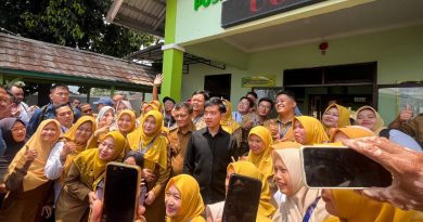 Temui Korban Dugaan Keracunan MBG di Batang, Wali Murid Minta MBG Dilanjutkan