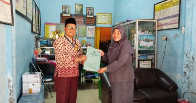 Lazismu SD Muhammadiyah PK Solo Salurkan Bantuan Pendidikan bagi Empat Murid TK di Karanganyar