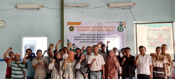 PkM PMKU Univet Bantara Pemberdayaan Kelompok Paguyuban Perahu Nelayan Berwawasan K 3 Melalui Safety Pack