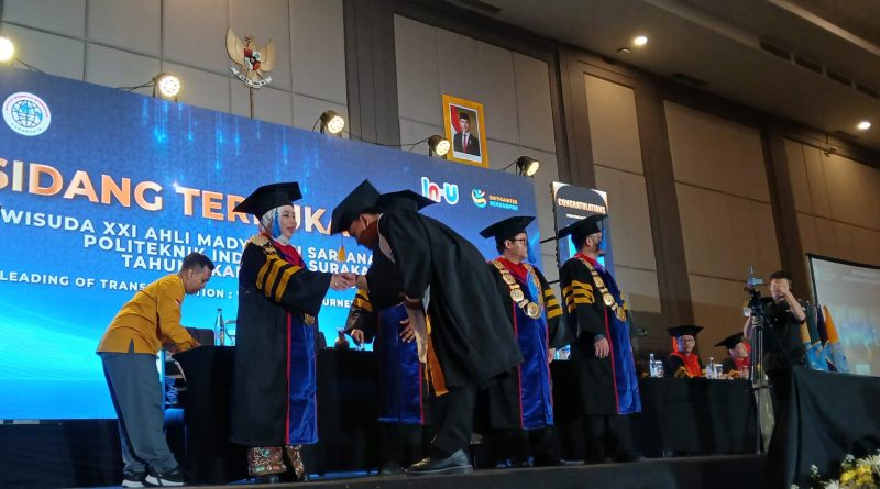 Cetak Pemimpin Masa Depan: Wisuda XXI, Politeknik Indonusa Surakarta Wisuda 453 Lulusan