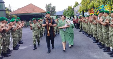 Selamat Datang Pahlawan Muda, Kodim 0735/Surakarta Gelar Tradisi Satuan Sambut Dandim Baru Letkol Kav Mikael Dimas Yanuar Selamat Datang Pahlawan Muda, Kodim 0735/Surakarta Gelar Tradisi Satuan Sambut Dandim Baru Letkol Kav Mikael Dimas Yanuar