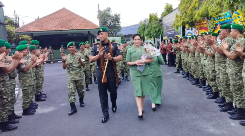 Selamat Datang Pahlawan Muda, Kodim 0735/Surakarta Gelar Tradisi Satuan Sambut Dandim Baru Letkol Kav Mikael Dimas Yanuar Selamat Datang Pahlawan Muda, Kodim 0735/Surakarta Gelar Tradisi Satuan Sambut Dandim Baru Letkol Kav Mikael Dimas Yanuar