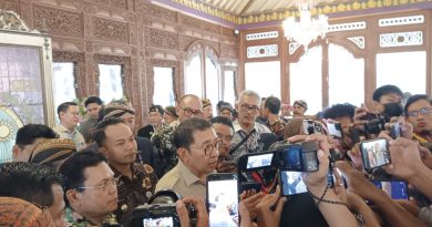 Sempat Terjadi Protes Saat Menbud Fadli Zon Serahkan SK Keraton ke Tedjowulan