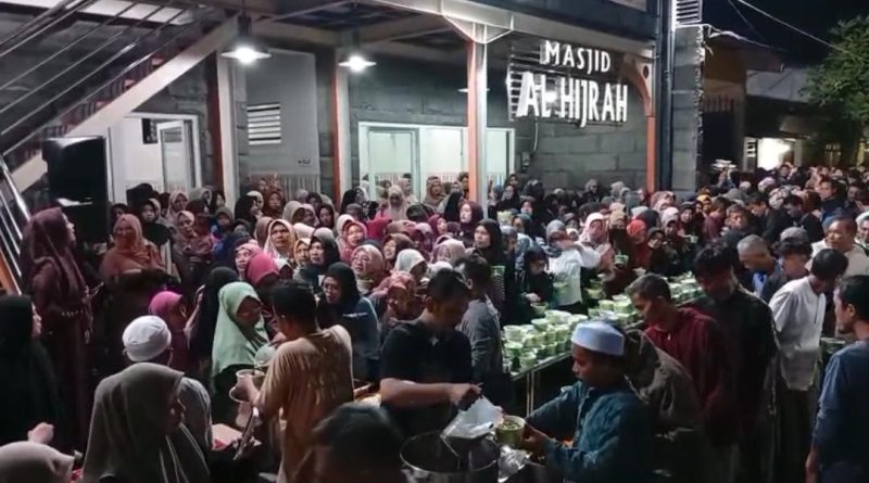 Tak Hanya Pengajian, Makan Bersama Plus Uang Saku