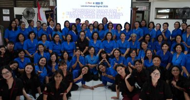 Fikom UKWMS Edukasi Lansia Lawan Scamming dan Hoaks