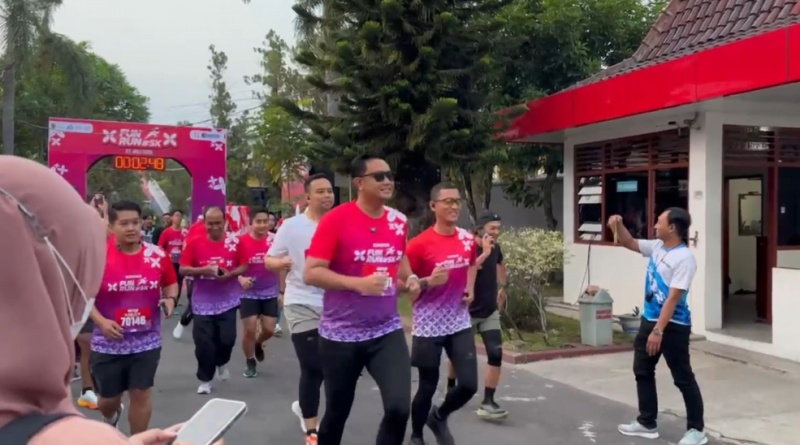 Gembroyos, Bupati Hamenang dan Wakil Bupati Benny Ikut Lari “Bank Klaten Fun Run 5K”