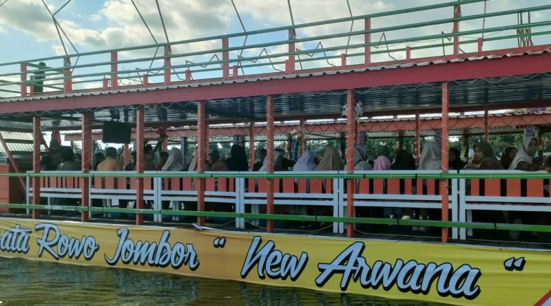 Sekdes Krakitan Warsono Kelola Perahu New Arwana di Rowo Jombor, Liburan Mbludak..!!